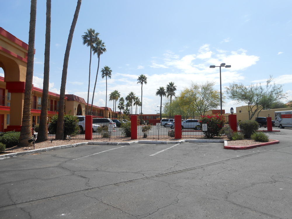 Extend-A-Suites Phoenix Exterior photo